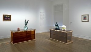 Installationsansicht mit Werken von Marion Verboom und Max Ernst