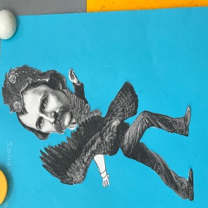 Eine Collage aus verschiedenen Ausschnitten von schwarz-weißen Grafiken auf blauem Hintergrund