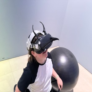Ein Kind trägt eine VR-Brille