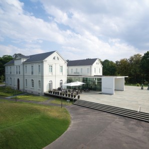 Vue du Max Ernst Museum par extérieure