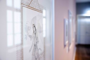 Installationsansicht aus der Ausstellung FARAH OSSOULI - MERK' DIR DEN FLUG, DER VOGEL WIRD STERBEN